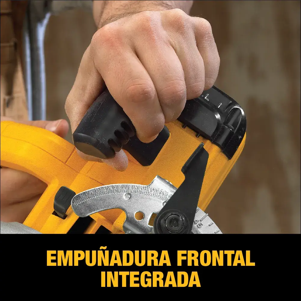 Primer plano de una mano sujetando la empuñadura frontal de una herramienta eléctrica amarilla DEWALT, con el texto 'EMPUÑADURA FRONTAL INTEGRADA' debajo.