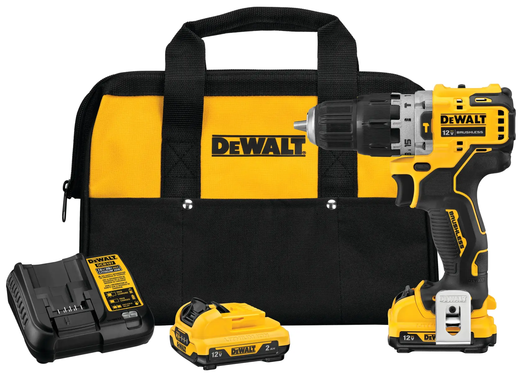 Un kit de taladro inalámbrico DEWALT, que incluye un taladro amarillo y negro, dos baterías recargables, un cargador y una bolsa de herramientas negra y amarilla con la marca DEWALT.